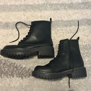 Size 6.5 black combat boots
